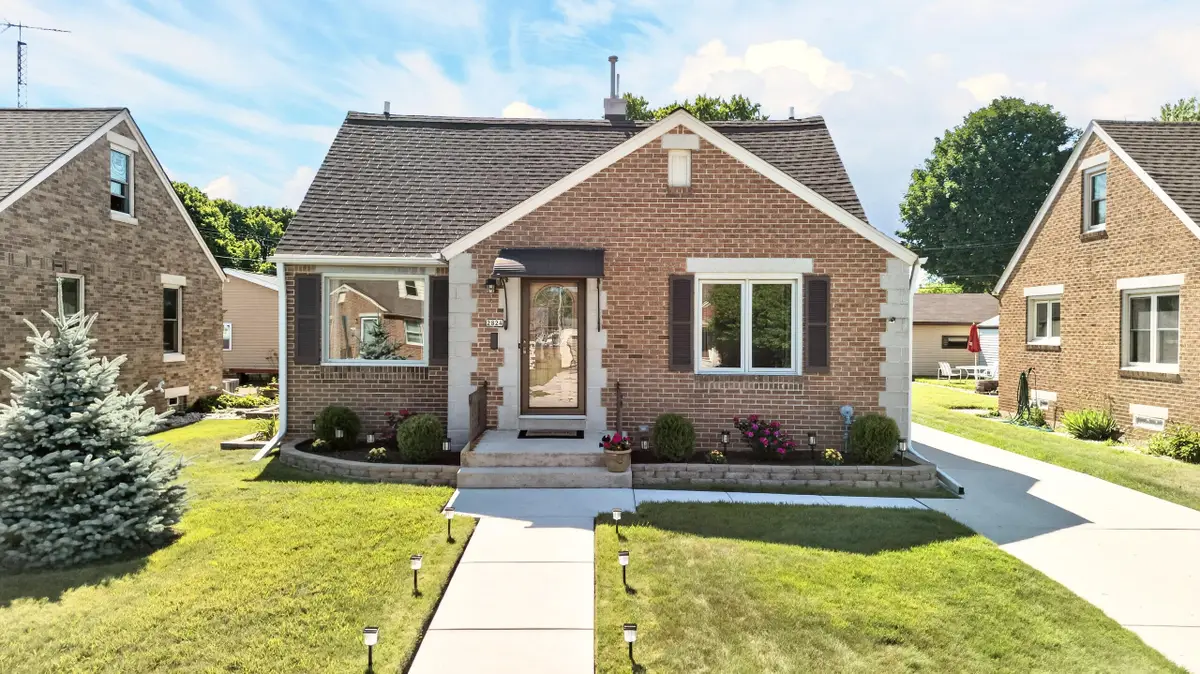2824 S 8th St, Sheboygan, WI 53081 - #1