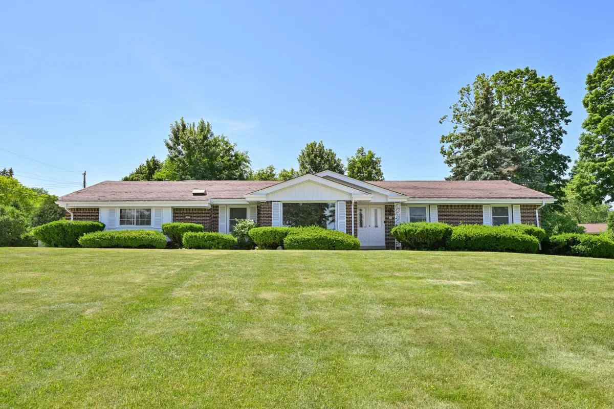 17925 Redvere Dr, Brookfield, WI 53045 - #1