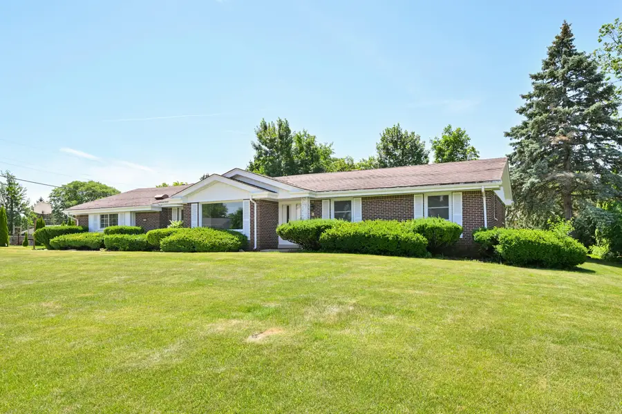 17925 Redvere Dr, Brookfield, WI 53045 - #2