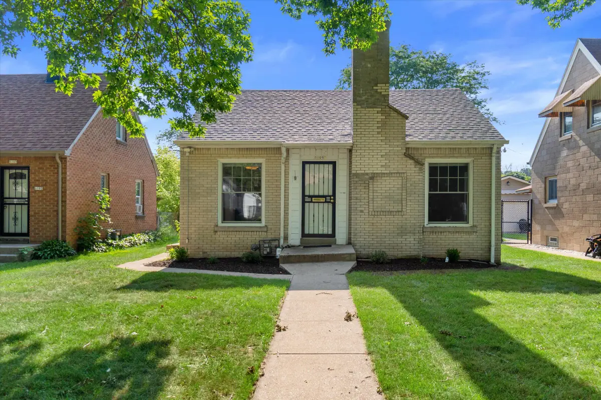 5109 N 24th Pl, Milwaukee, WI 53209 - #1
