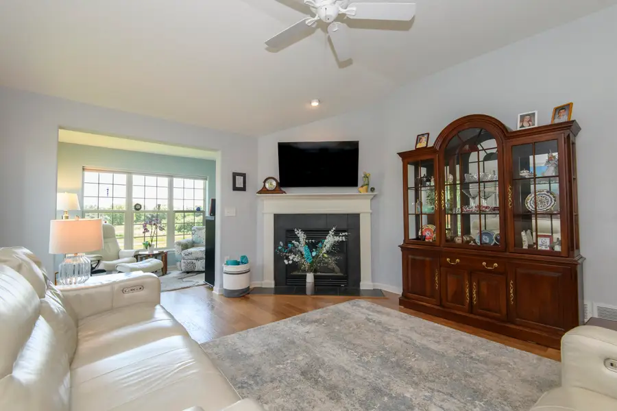 3605 Sandpiper Cir, Waukesha, WI 53189 - #3