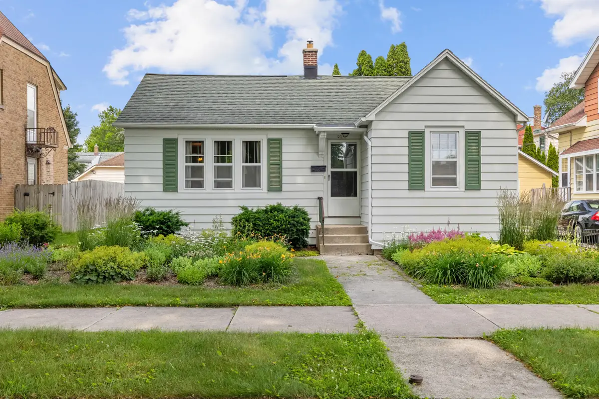 2312 Wedemeyer St, Sheboygan, WI 53081 - #1