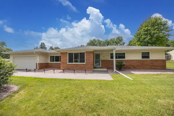 W156N5709 Cheryln Dr, Menomonee Falls, WI 53051