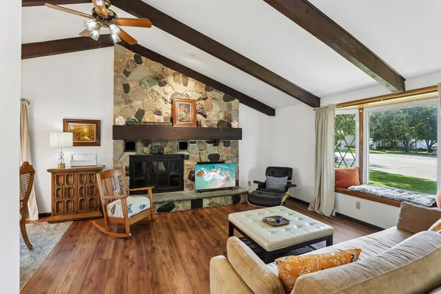 413 W Hilltop Trl, Fort Atkinson, WI 53538 - #2
