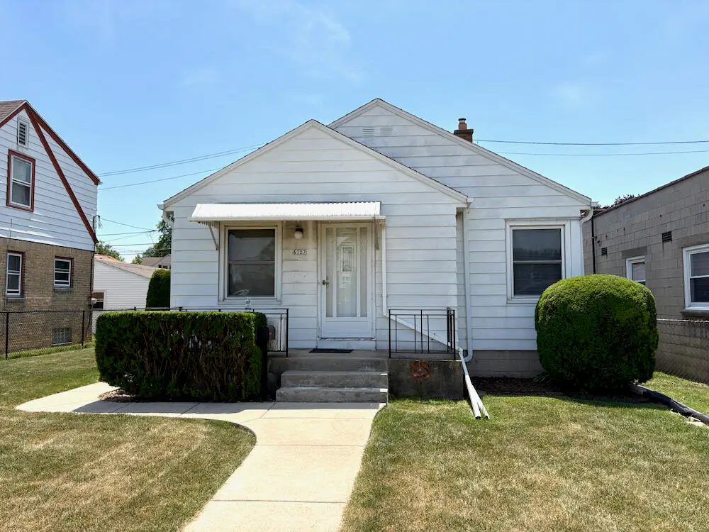 6727 W Lincoln Ave, West Allis, WI 53219 - #1
