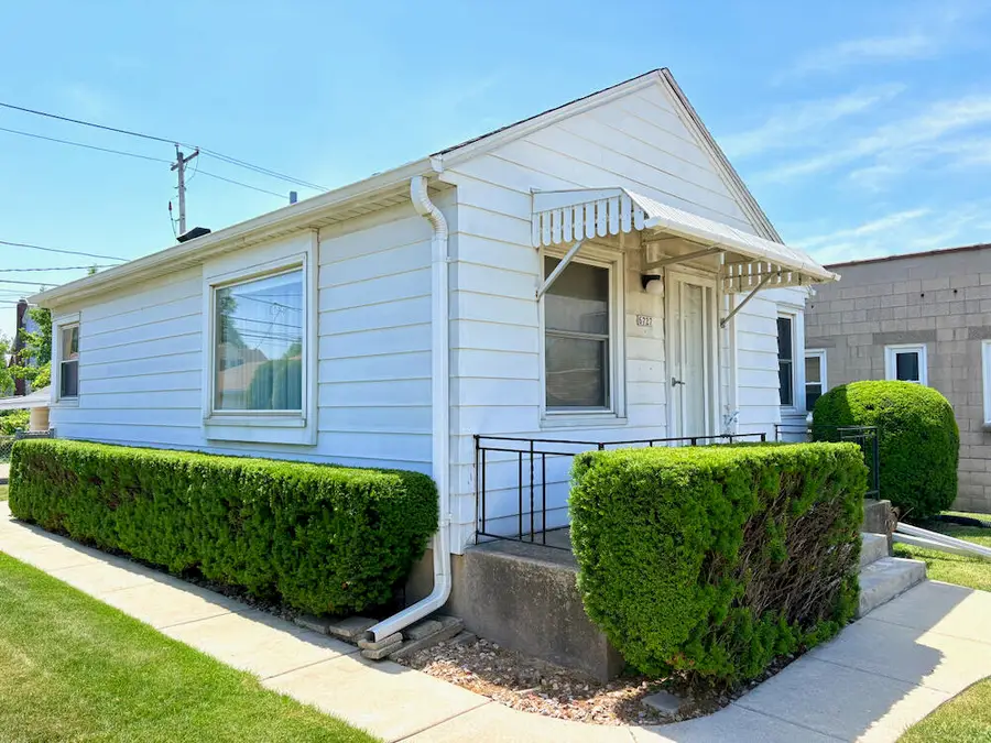 6727 W Lincoln Ave, West Allis, WI 53219 - #2