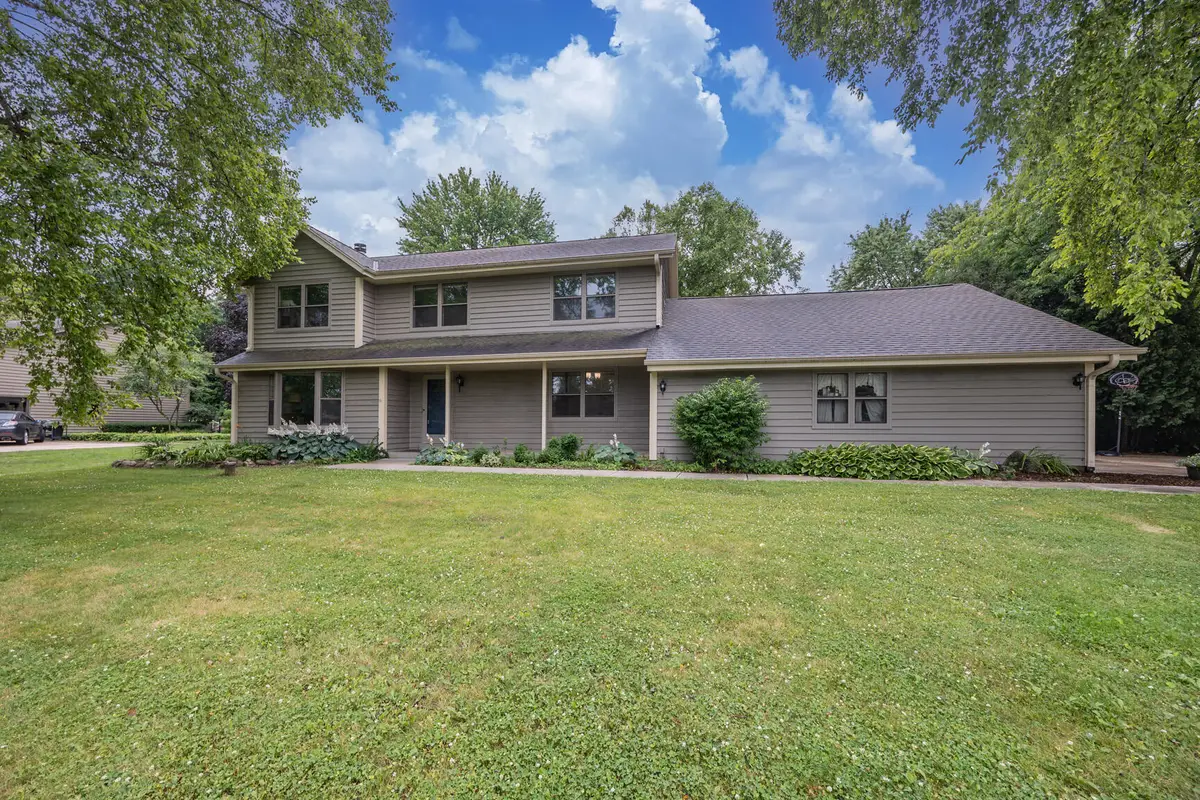 W233S5269 Cottontail Trl, Waukesha, WI 53189 - #1