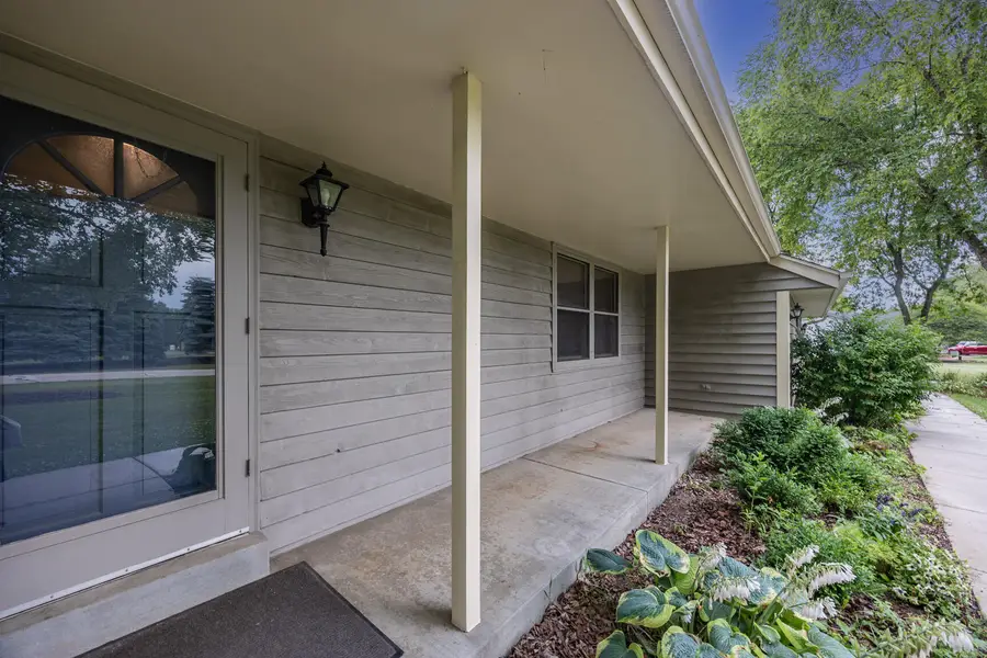 W233S5269 Cottontail Trl, Waukesha, WI 53189 - #2