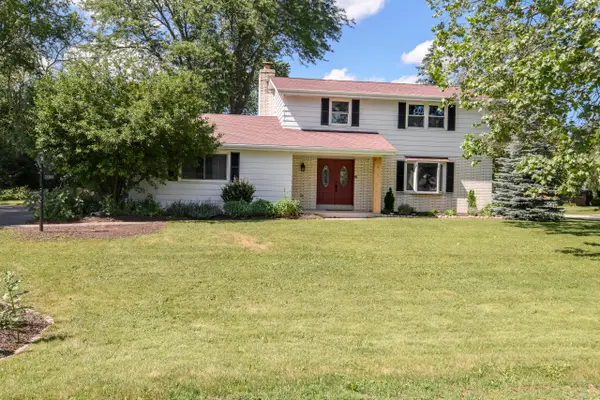 21300 Astolat Dr, Brookfield, WI 53045