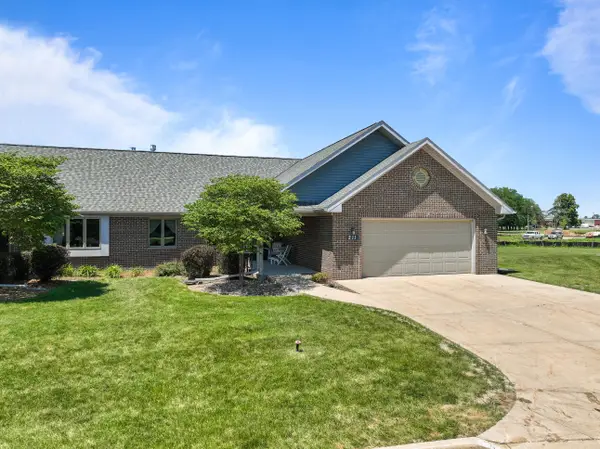 211 Windmill Ln, Walworth, WI 53184
