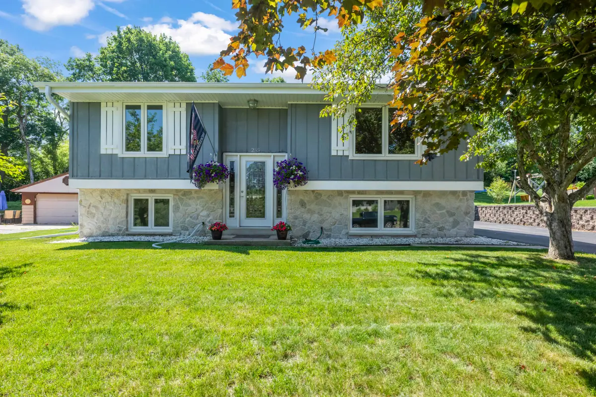 255 Willow Dr, Hartland, WI 53029 - #1