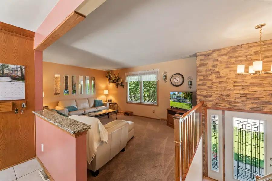 255 Willow Dr, Hartland, WI 53029 - #2