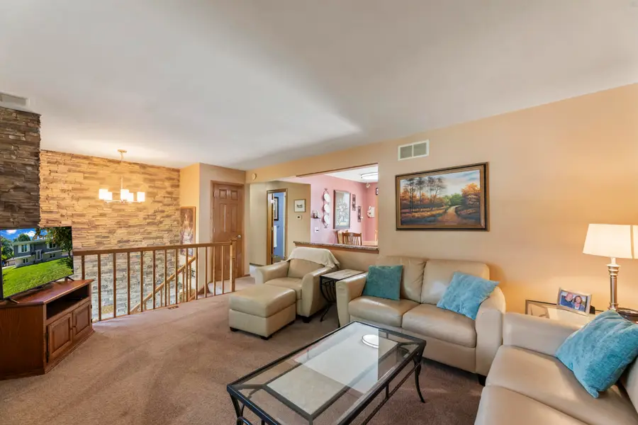 255 Willow Dr, Hartland, WI 53029 - #3