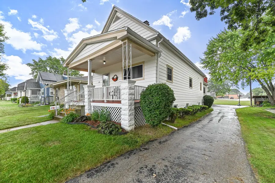 1521 Marquette Ave, South Milwaukee, WI 53172 - #3
