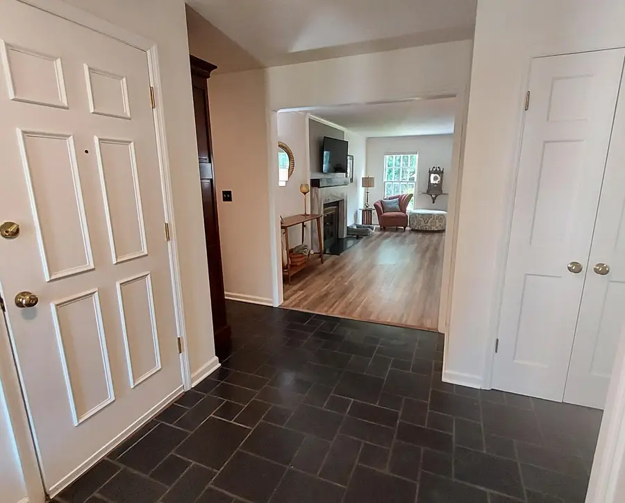 1027 W Shaker Cir, Mequon, WI 53092 - #3