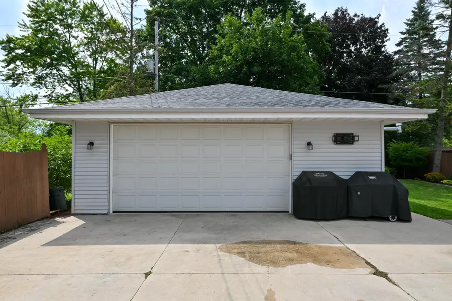 W166N8551 Theodore Ave, Menomonee Falls, WI 53051 - #3