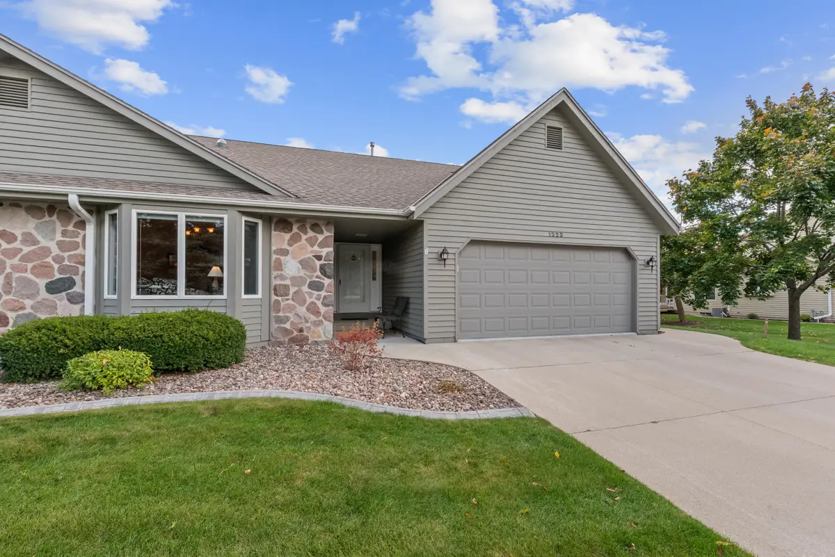 1323 Stonewood Cir, West Bend, WI 53095 - #1