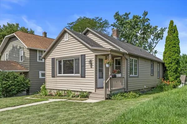 128 S Hartwell Ave, Waukesha, WI 53186