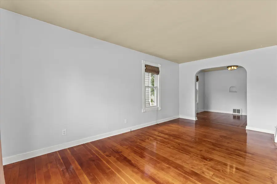 128 S Hartwell Ave, Waukesha, WI 53186 - #2