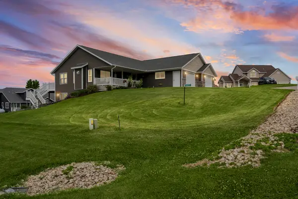N8121 Badger Ln, Farmington, WI 54644
