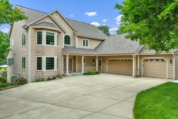 615 Kettle Rdg, Richfield, WI 53017