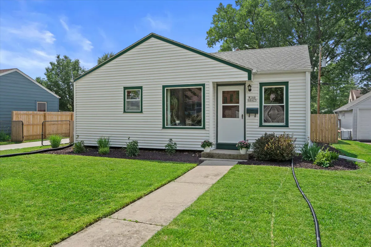 W166N8425 Dardis Ave, Menomonee Falls, WI 53051 - #1