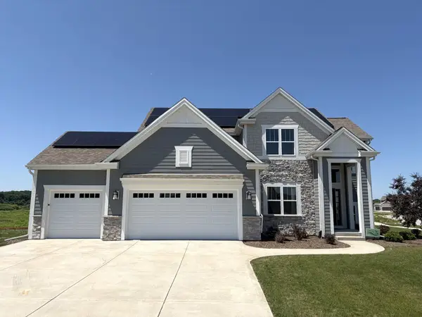 W256N6649 Beaver Creek Ln, Sussex, WI 53089