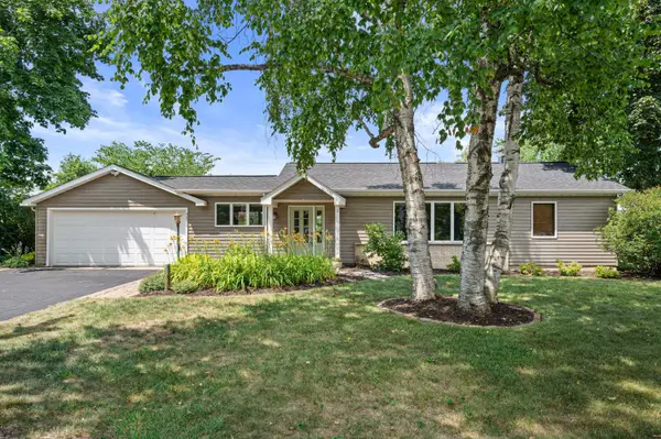 9091 N Pelham Pkwy, Bayside, WI 53217