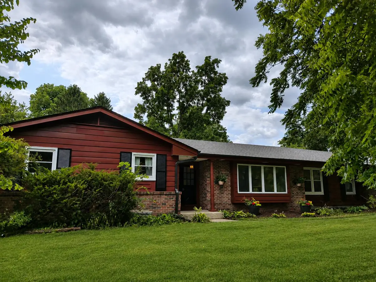 N8093 Lakeview Rd, Ixonia, WI 53066 - #1