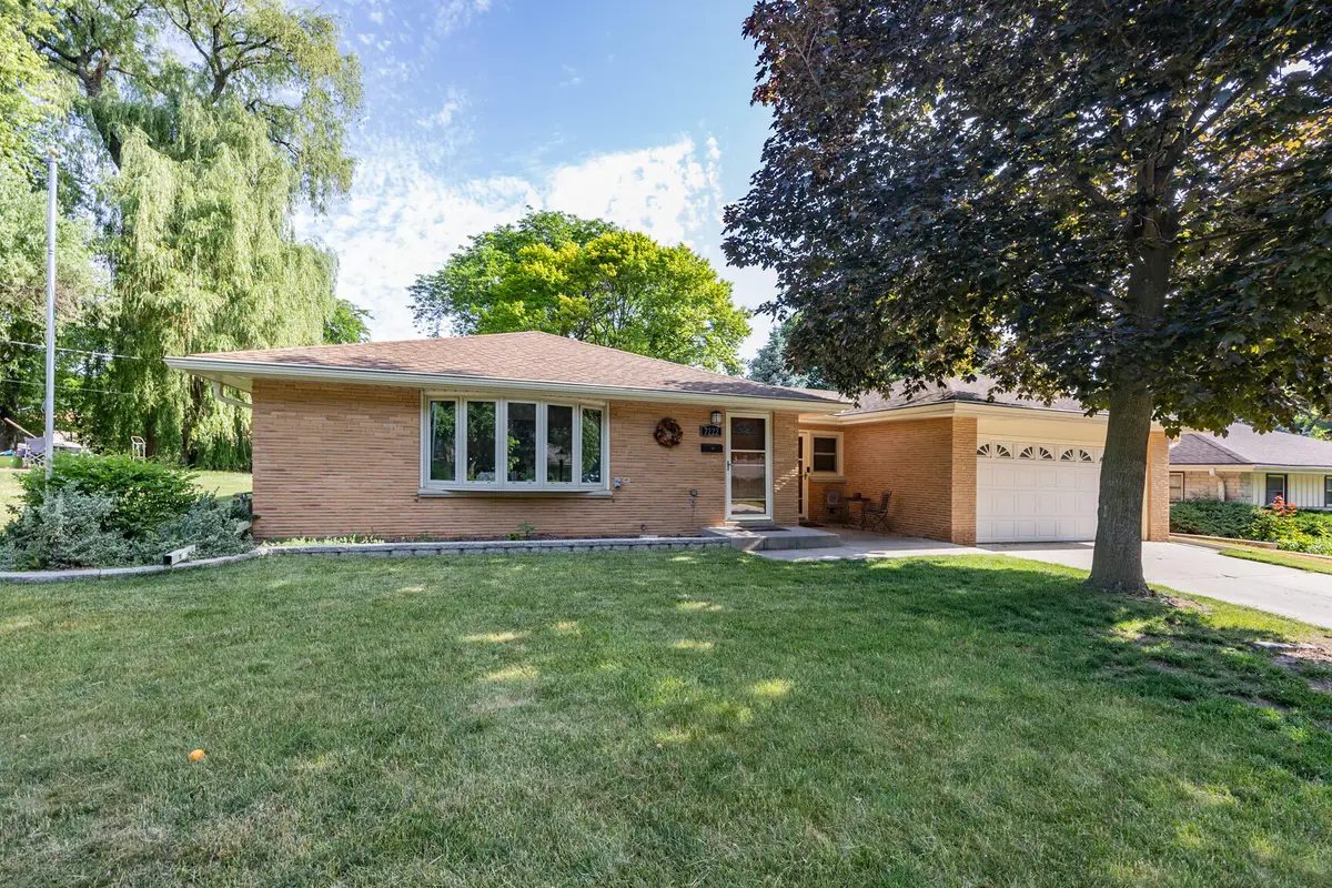 7222 Enfield Ave, Greendale, WI 53129 - #1
