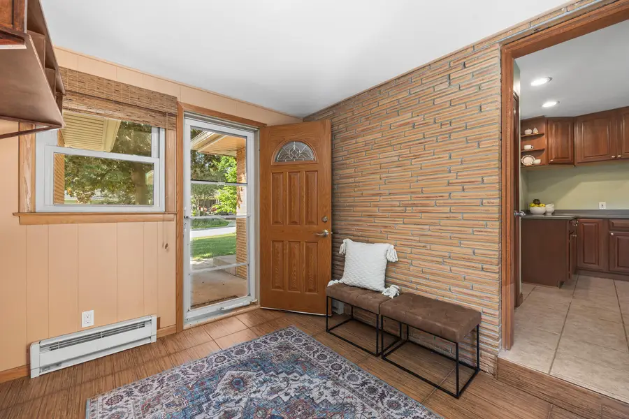 7222 Enfield Ave, Greendale, WI 53129 - #3