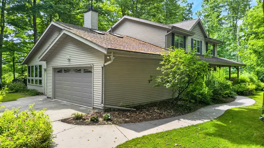 N1933 Alicia Ct, Holland, WI 53070 - #2