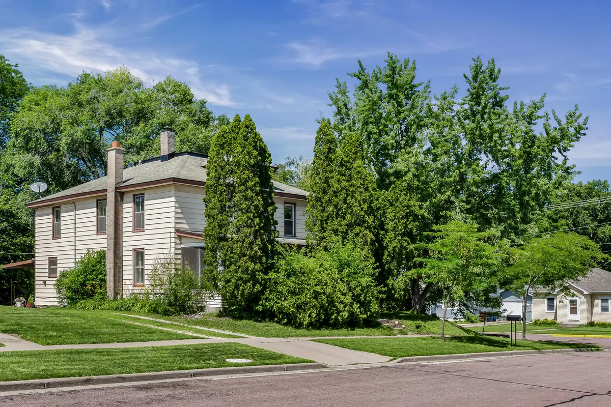 319 Locust St, Onalaska, WI 54650 - #1