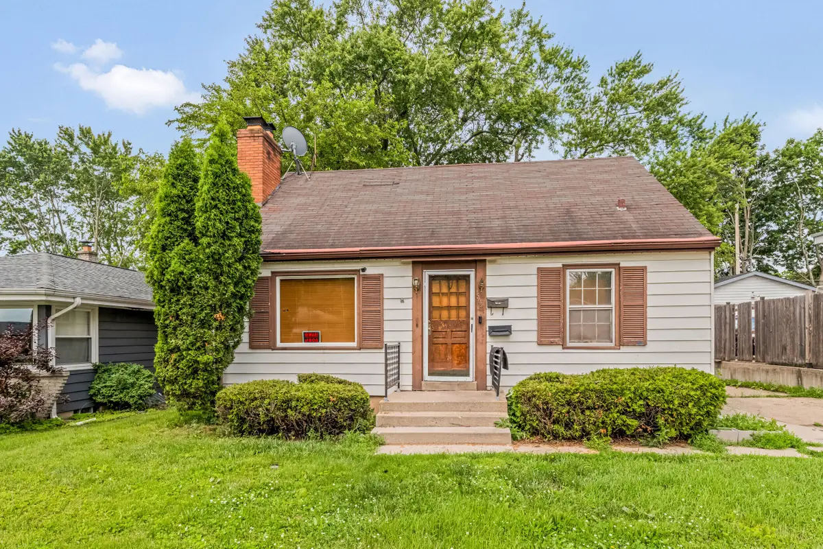 5661 N 73rd St, Milwaukee, WI 53218 - #1
