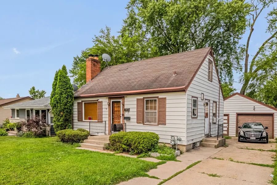 5661 N 73rd St, Milwaukee, WI 53218 - #2