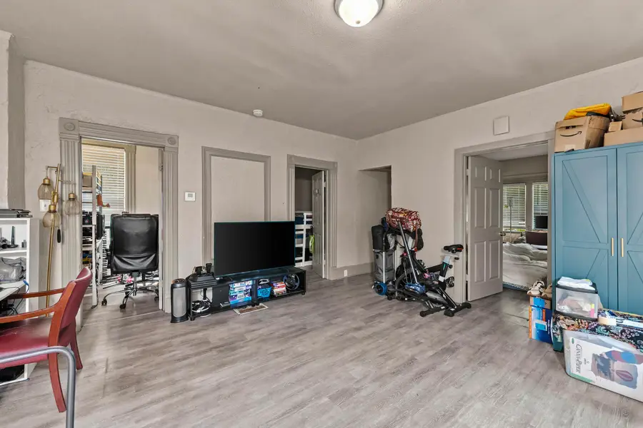 117 E Chambers St, Milwaukee, WI 53212 - #2