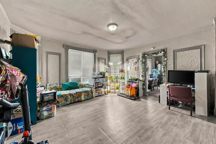 117 E Chambers St, Milwaukee, WI 53212 - #3