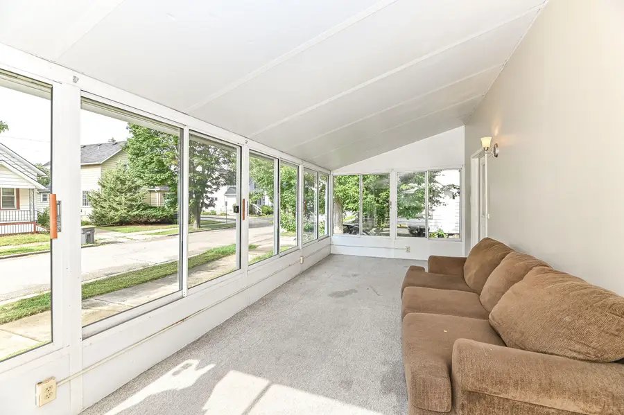 112 Cook St, Waukesha, WI 53186 - #3