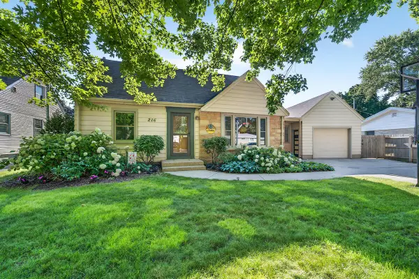 216 S Elmwood Ave, Burlington, WI 53105