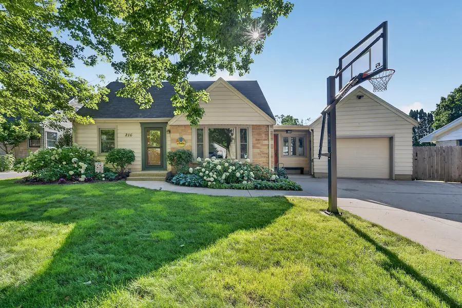 216 S Elmwood Ave, Burlington, WI 53105 - #2