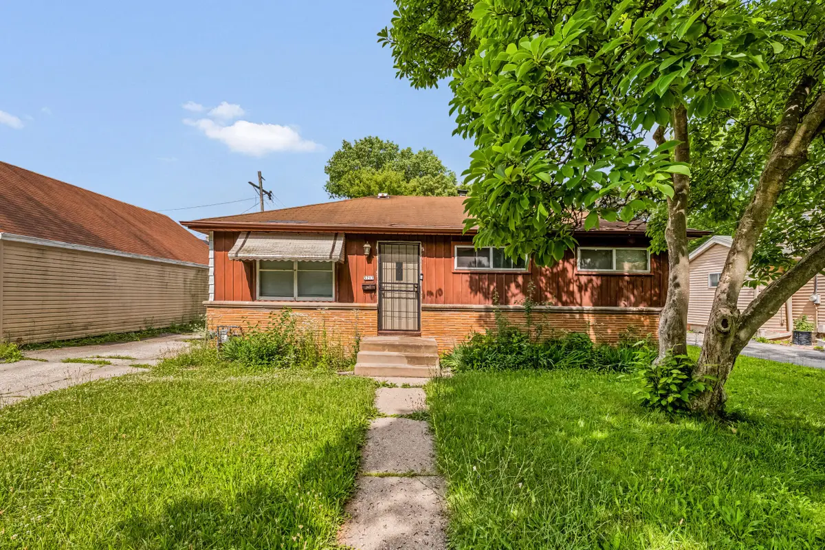 5717 N 62nd St, Milwaukee, WI 53218 - #1