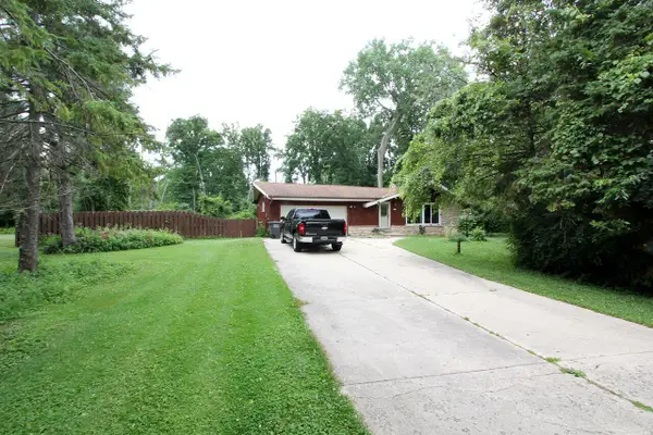 5311 S Honey Creek Dr, Greenfield, WI 53221
