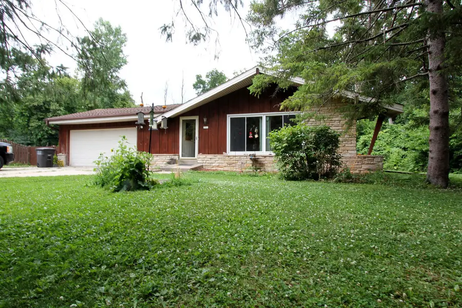 5311 S Honey Creek Dr, Greenfield, WI 53221 - #2