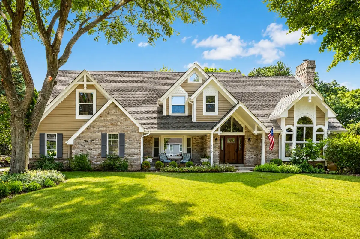1340 Barrington Woods Dr, Brookfield, WI 53045 - #1