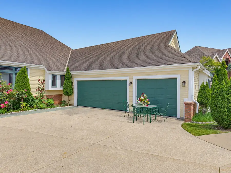 W225N3524 Wethersfield Rd, Pewaukee, WI 53072 - #3