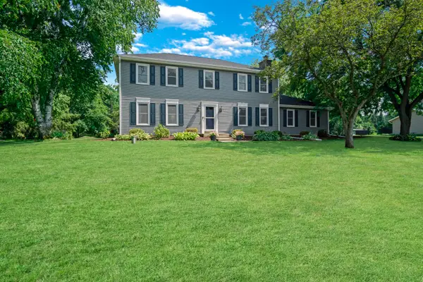 1626 Devonshire Dr, Cedarburg, WI 53012