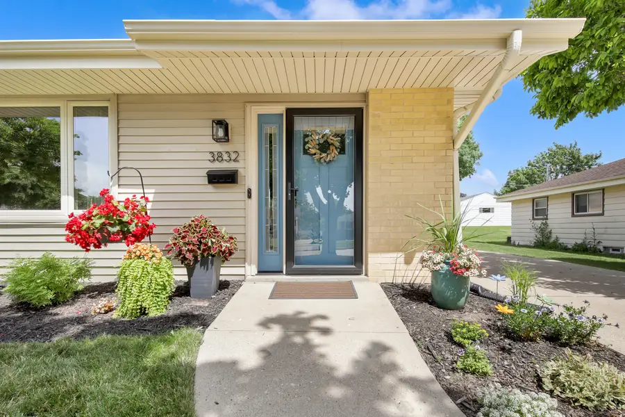 3832 S 93rd St, Milwaukee, WI 53228 - #2