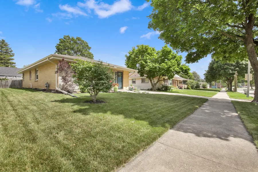 3832 S 93rd St, Milwaukee, WI 53228 - #3