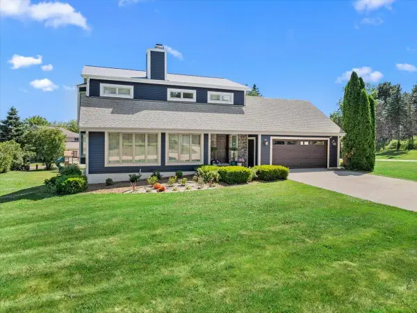 16865 Eldorado Dr, Brookfield, WI 53005