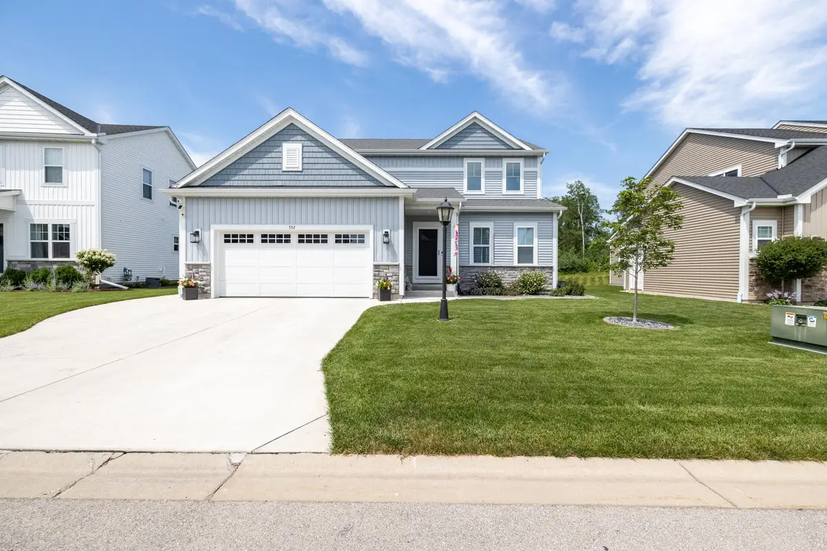 552 Wild Oak Rd, Hartland, WI 53029 - #1